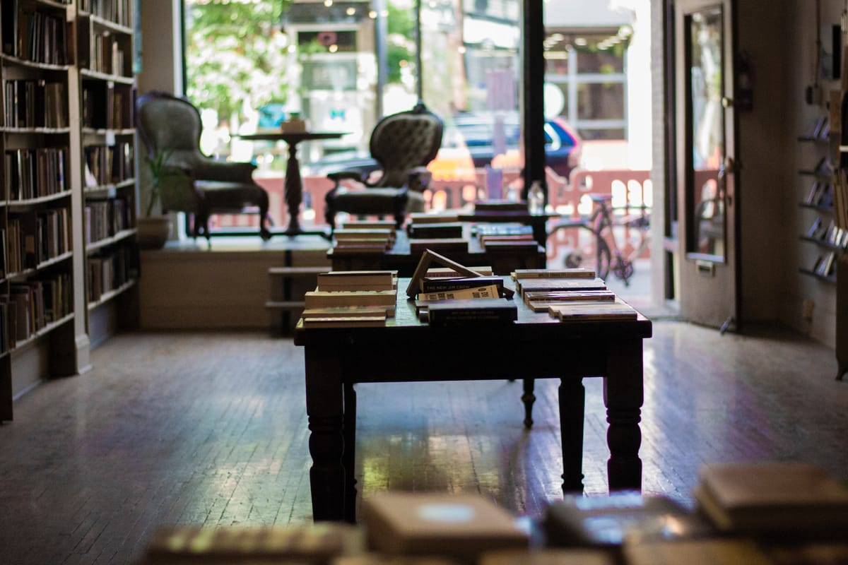 Empat Puluh Surga Penggila Buku di Vancouver