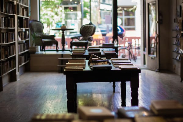 Empat Puluh Surga Penggila Buku di Vancouver