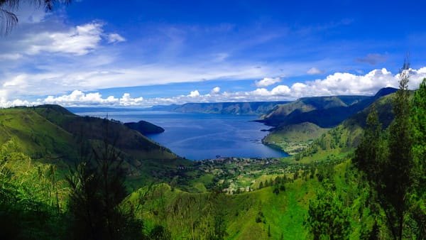 Marnonang-nonang di Danau Toba